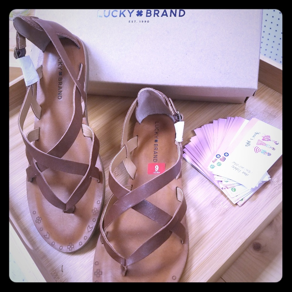 Lucky Brand Ainsley Flat